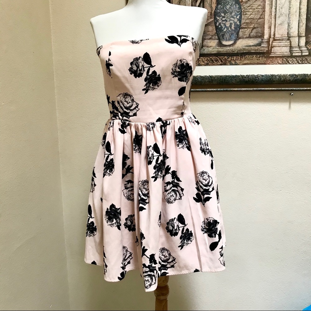 Forever 21 Pink & Black Somon Clustered Floral Sweetheart Strapless Mini Dress
